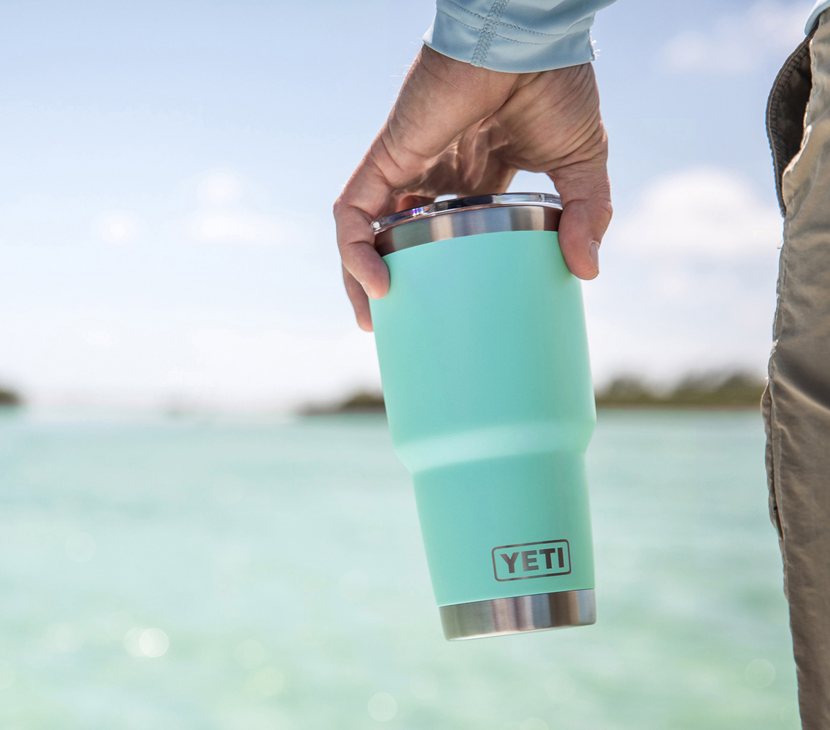 YETI Rambler 26 oz Straw Cup, Vacuum Insulated, Stainless  Steel with Straw Lid, Nordic Blue: Tumblers & Water Glasses
